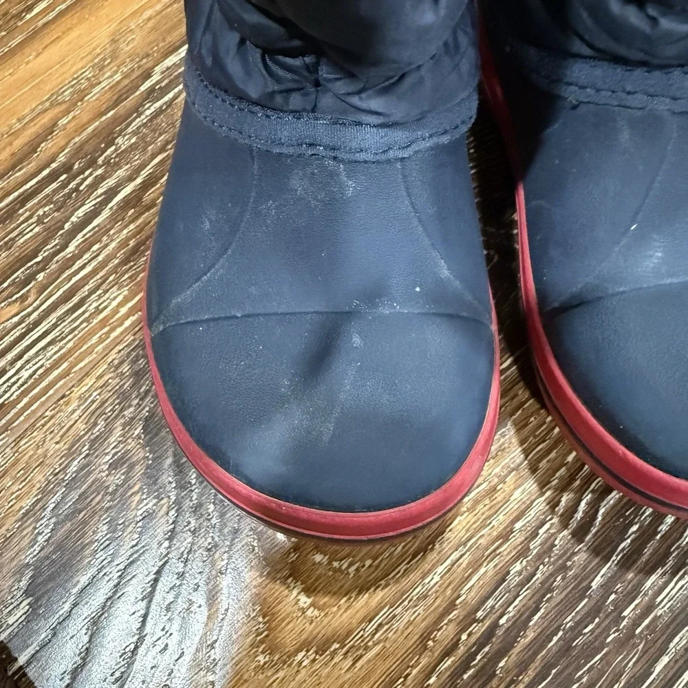 Toddler‎ Boy's or Girl's Crocs Snow Boots Size 6C  Navy Blue Red Trim